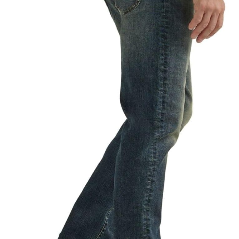Men's Extreme Motion Regular Straight Jean